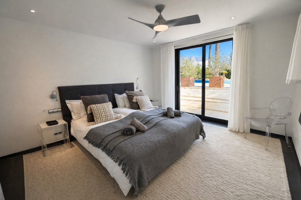 Villa – Chalet — Nueva Andalucía