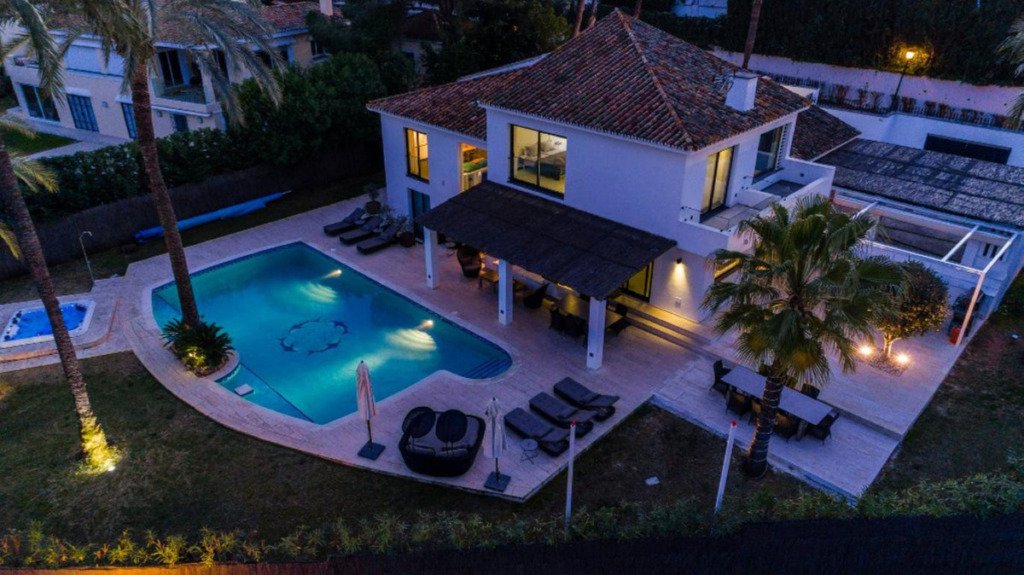 Villa – Chalet — Nueva Andalucía
