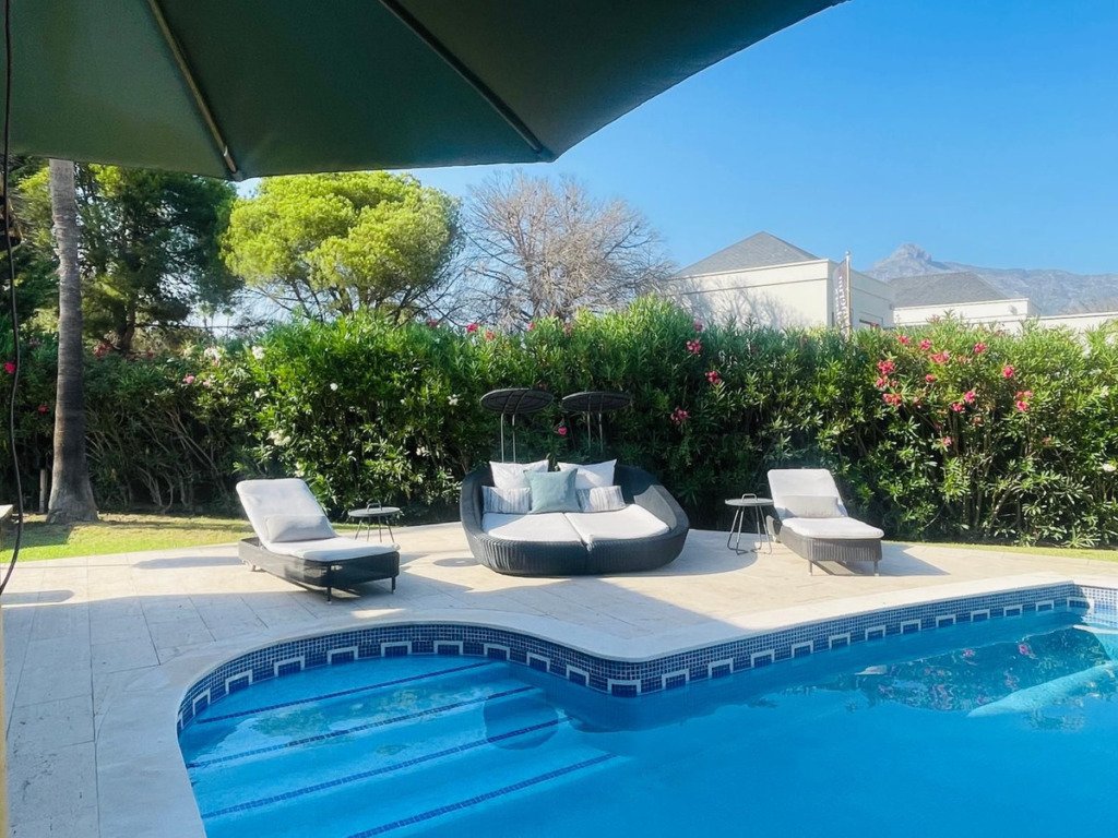 Detached Villa — Nueva Andalucía