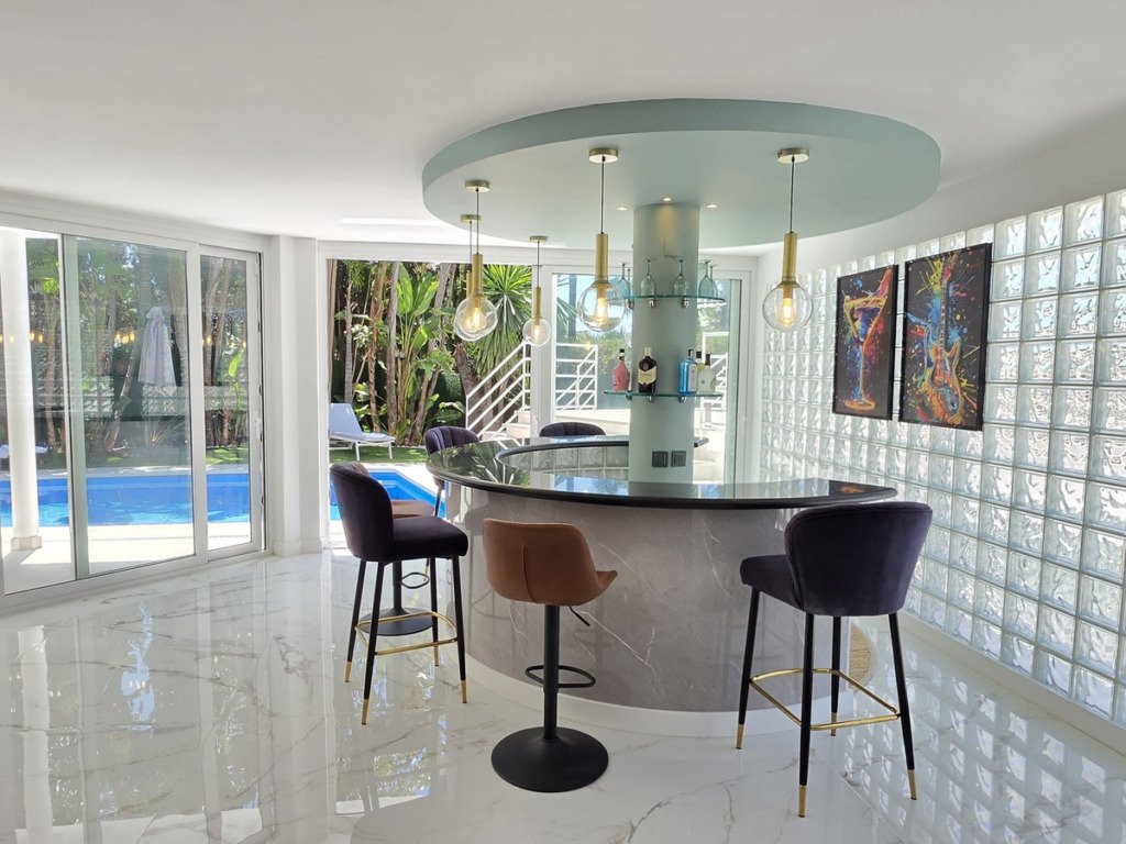 Villa – Chalet — Nueva Andalucía