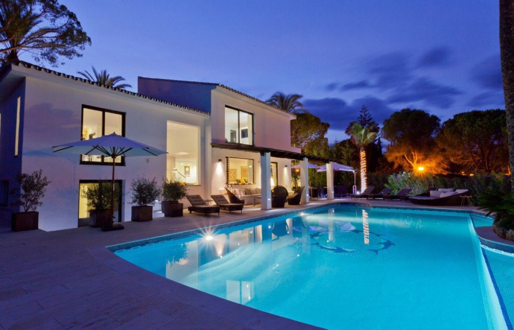 Detached Villa — Nueva Andalucía