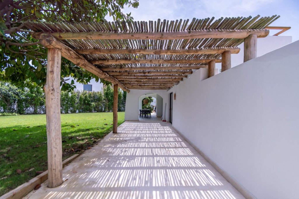 Villa – Chalet — Guadalmina Baja