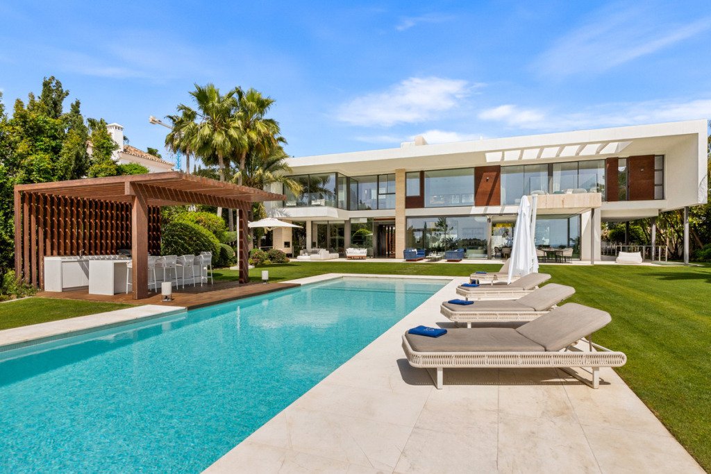 Detached Villa — Nueva Andalucía