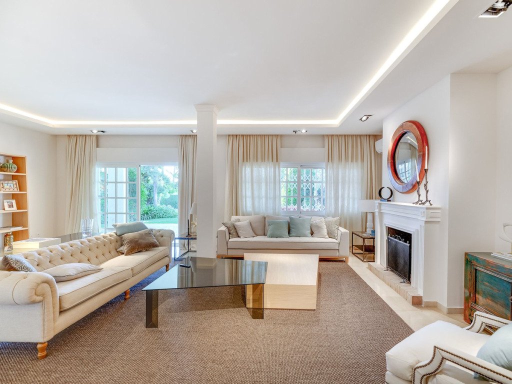 Villa – Chalet — Guadalmina Baja