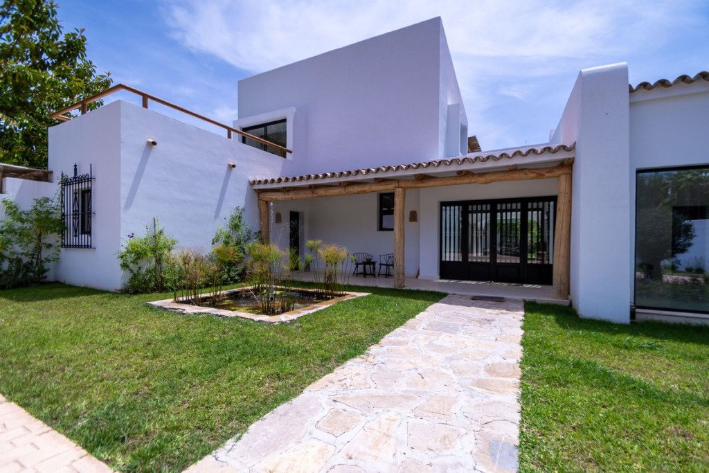 Villa – Chalet — Guadalmina Baja