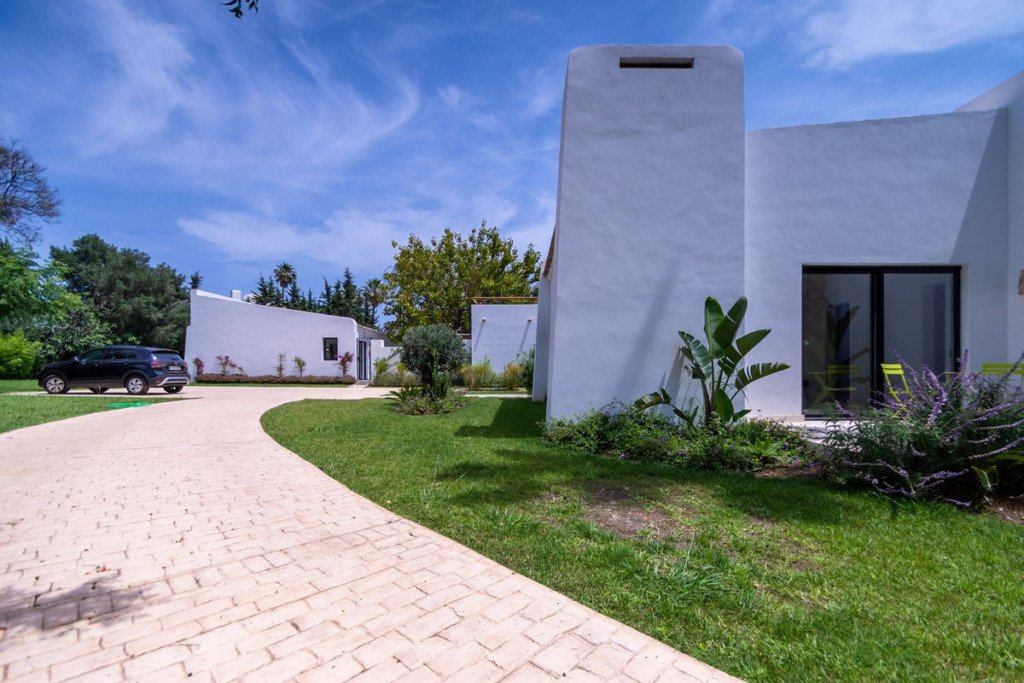 Villa – Chalet — Guadalmina Baja