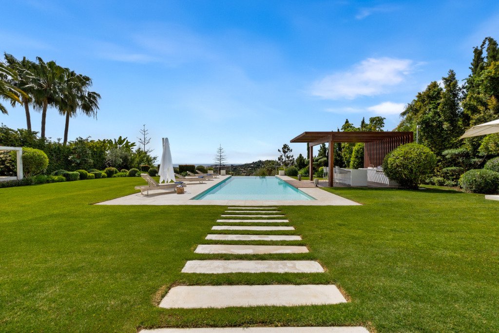 Detached Villa — Nueva Andalucía
