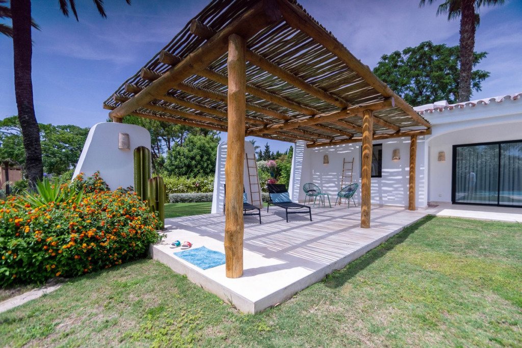 Villa – Chalet — Guadalmina Baja