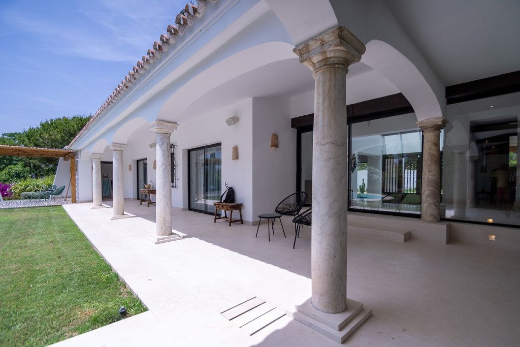 Villa – Chalet — Guadalmina Baja