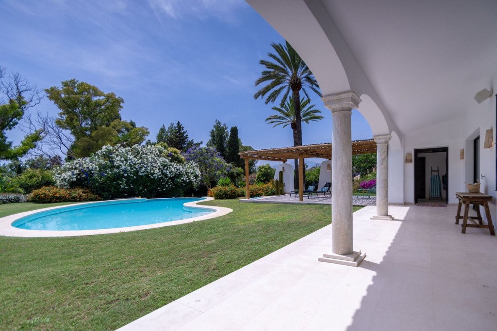 Villa – Chalet — Guadalmina Baja