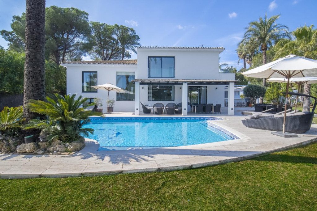 Villa – Chalet — Nueva Andalucía