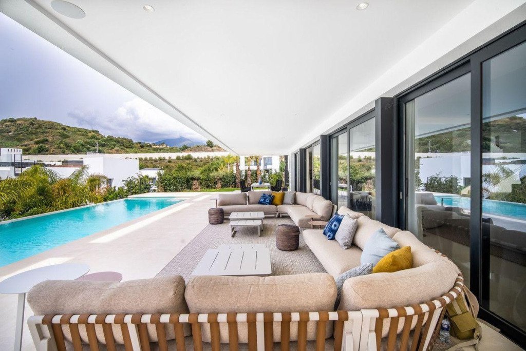 Detached Villa — Nueva Andalucía