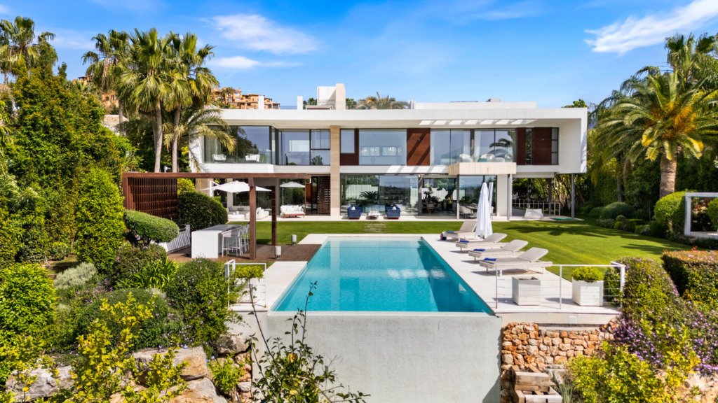 Detached Villa — Nueva Andalucía