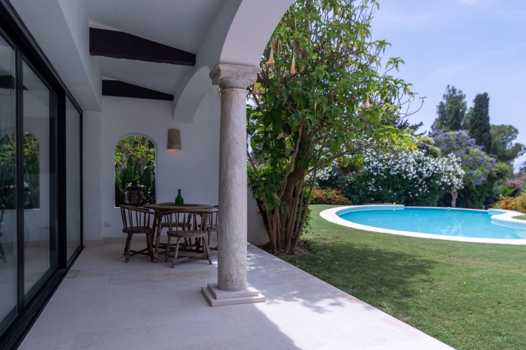 Villa – Chalet — Guadalmina Baja