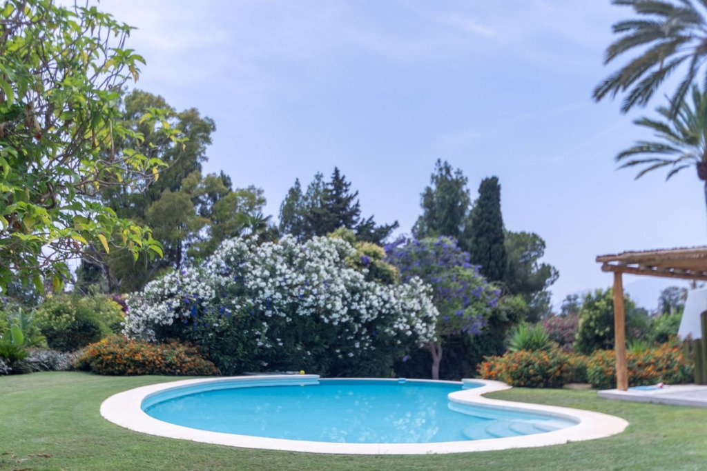 Villa – Chalet — Guadalmina Baja