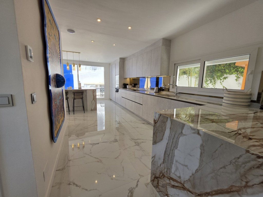 Villa – Chalet — Nueva Andalucía