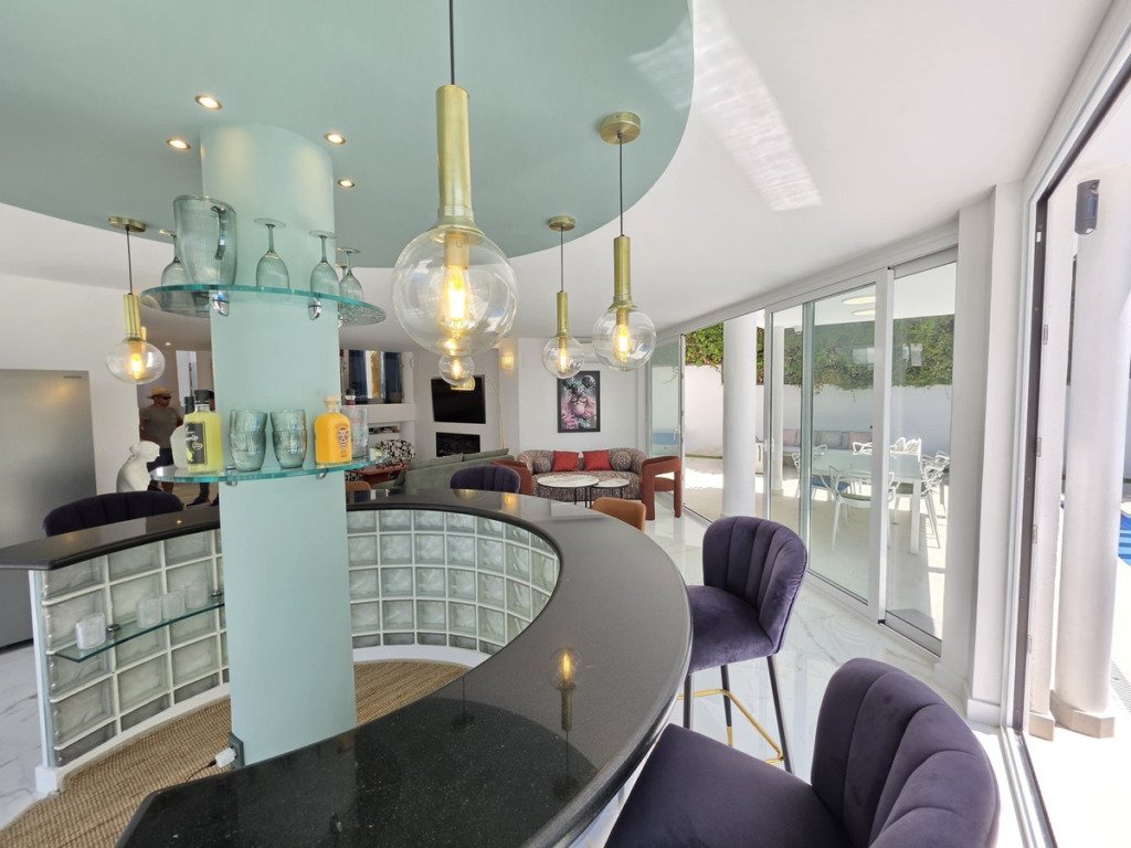 Villa – Chalet — Nueva Andalucía