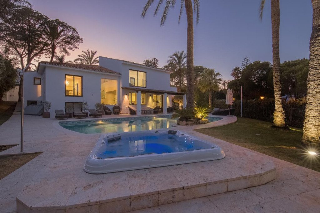 Villa – Chalet — Nueva Andalucía
