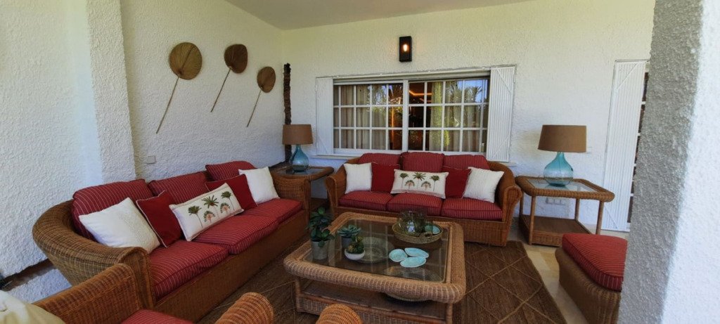 Villa – Chalet — Guadalmina Baja