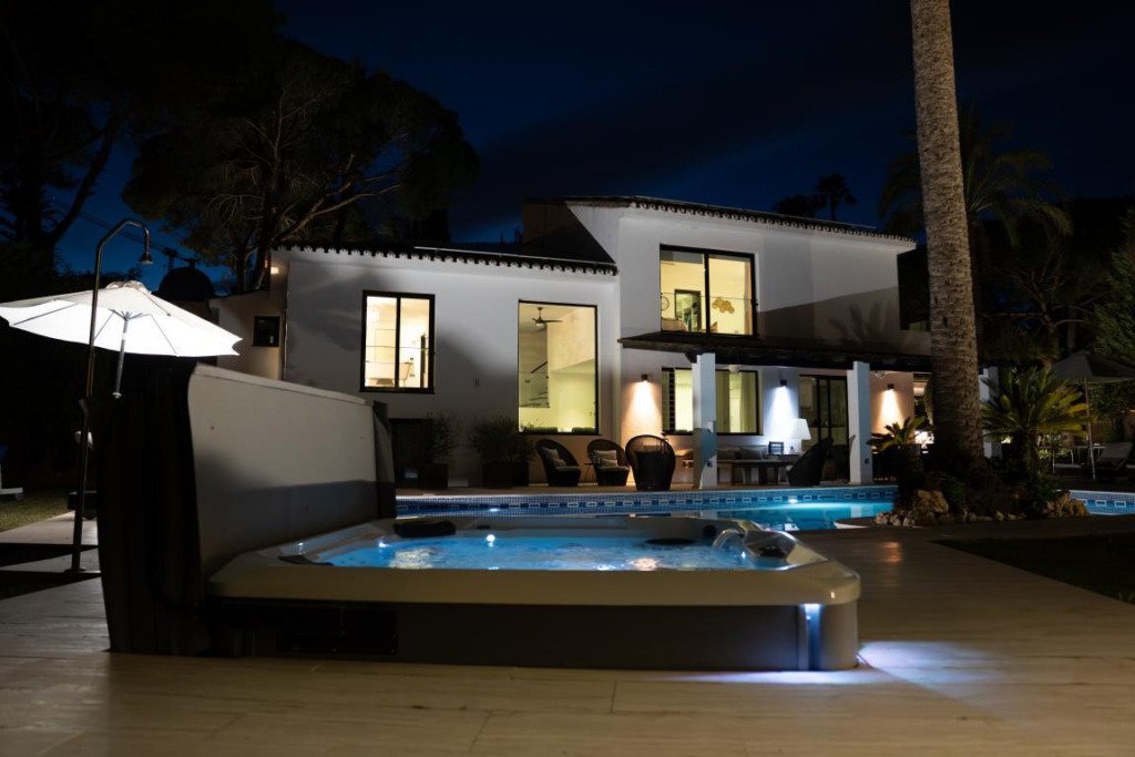 Villa – Chalet — Nueva Andalucía