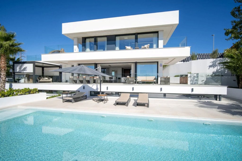 Detached Villa — Nueva Andalucía