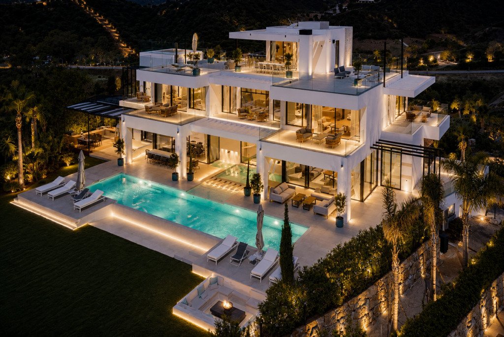 Detached Villa — Estepona