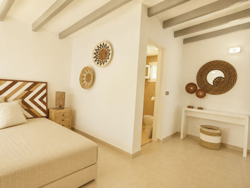 Detached Villa — New Golden Mile