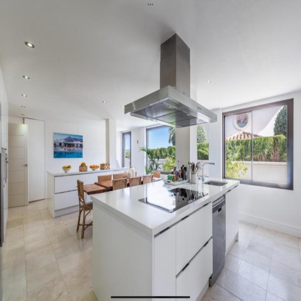 Detached Villa — The Golden Mile