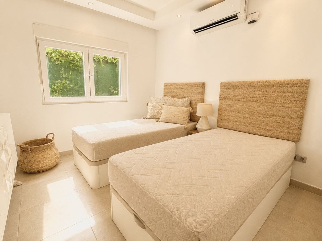 Detached Villa — New Golden Mile