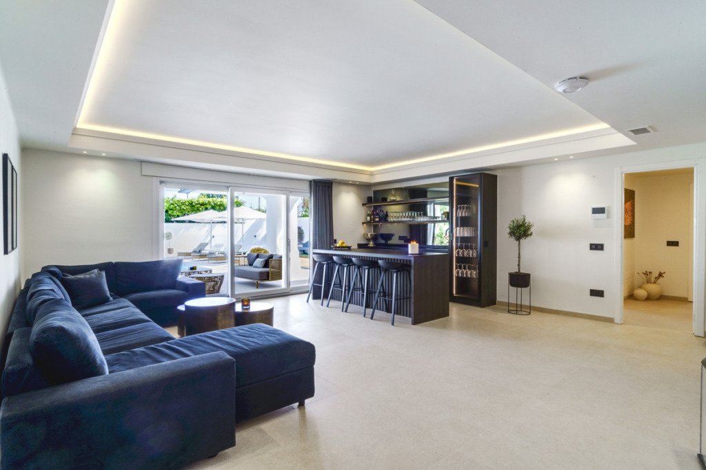 Detached Villa — Nueva Andalucía