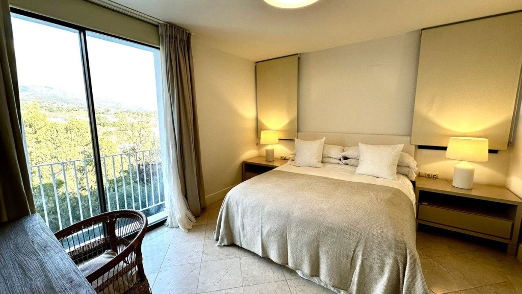 Detached Villa — The Golden Mile