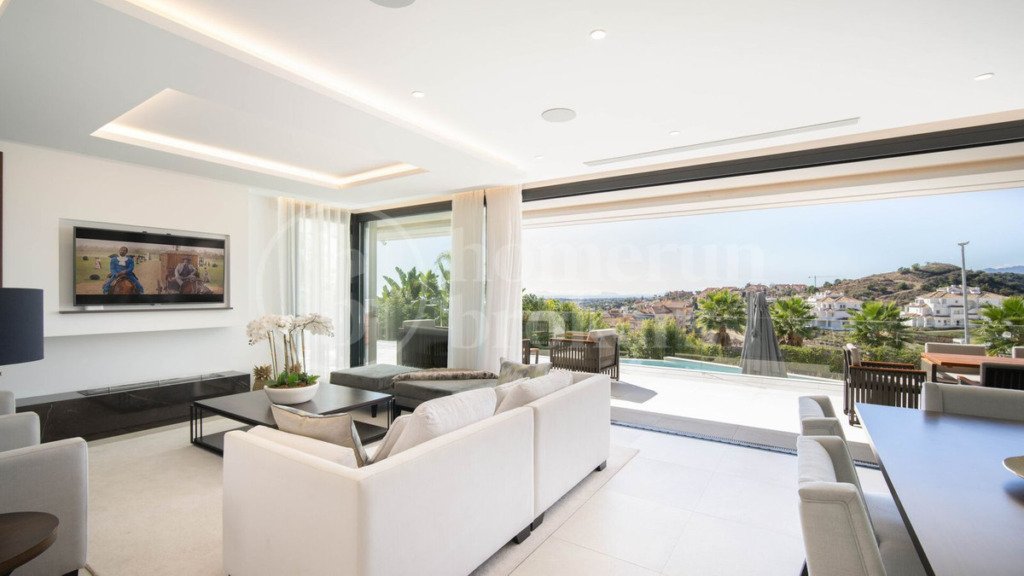 Detached Villa — Nueva Andalucía