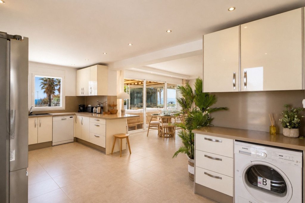 Detached Villa — New Golden Mile