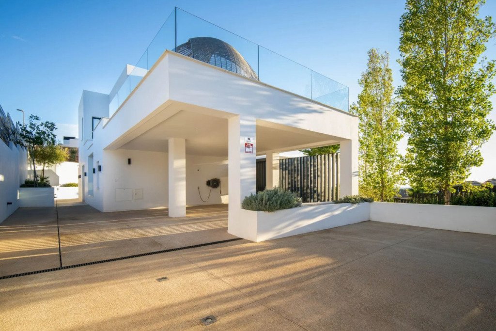 Detached Villa — Nueva Andalucía