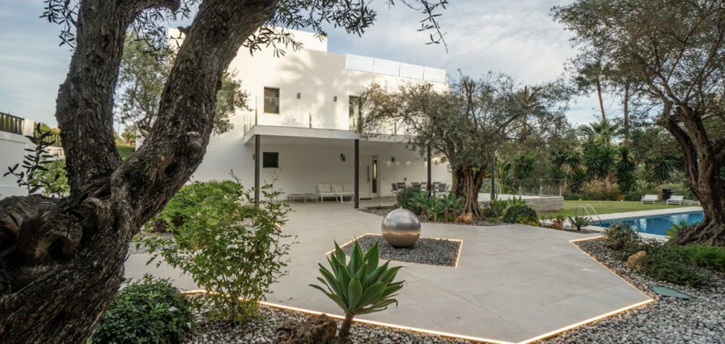 Detached Villa — Nueva Andalucía
