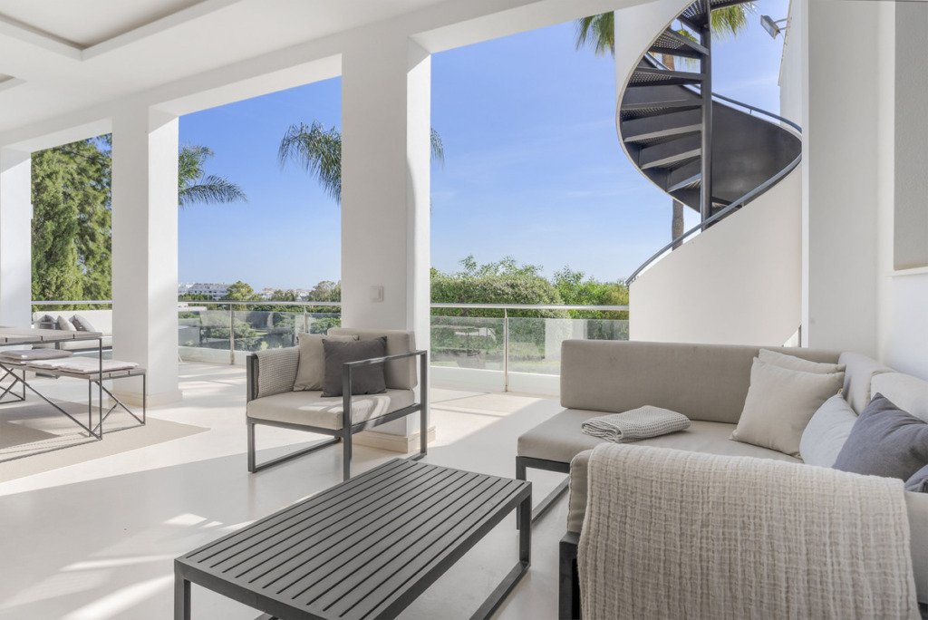 Villa – Chalet — Nueva Andalucía