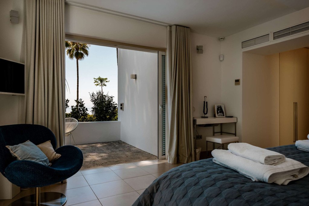 Detached Villa — The Golden Mile