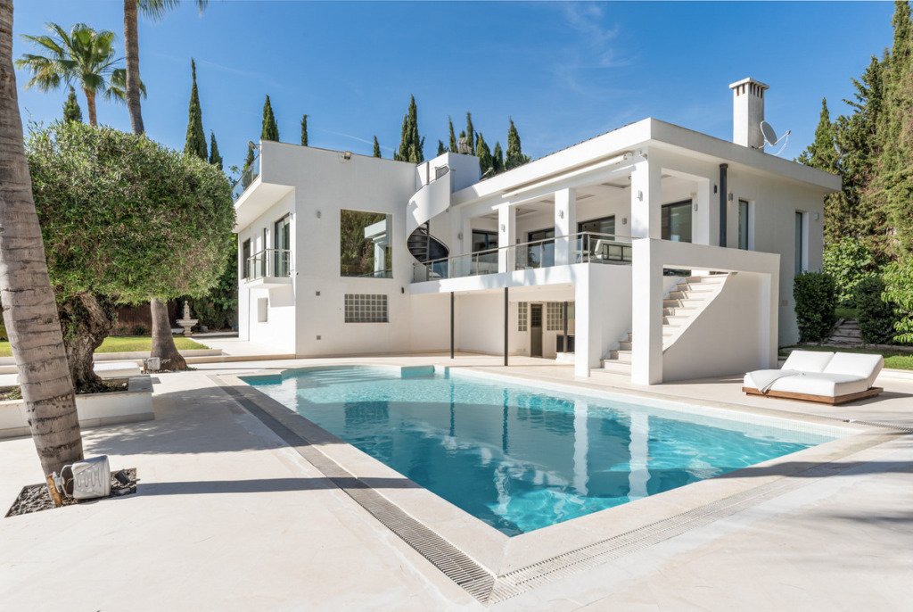 Villa – Chalet — Nueva Andalucía