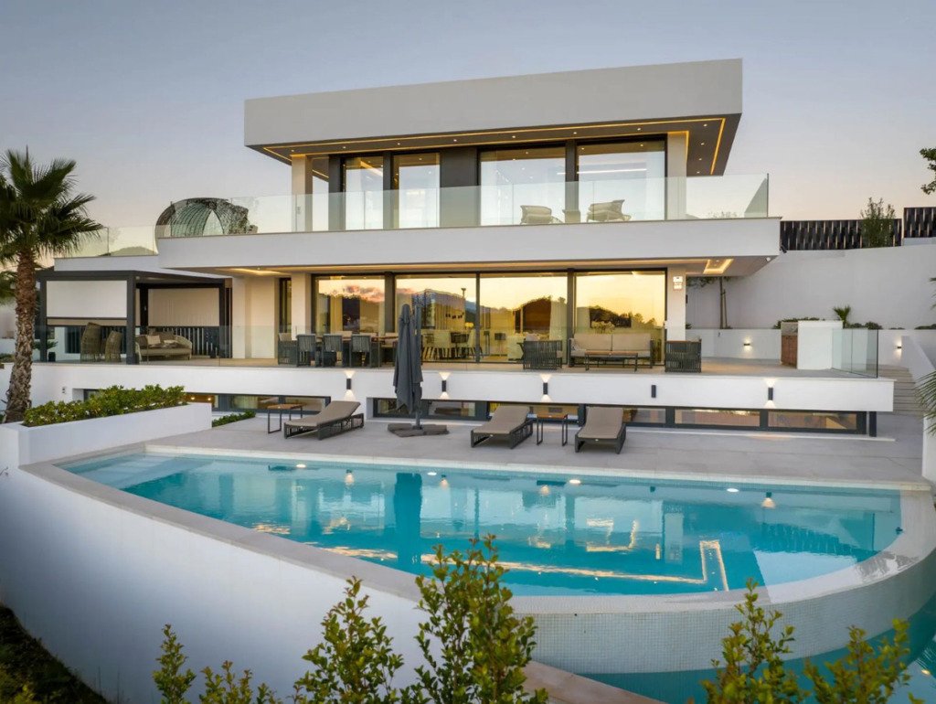 Detached Villa — Nueva Andalucía