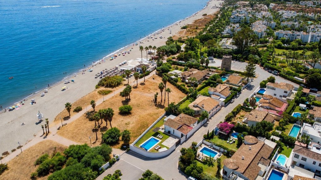 Detached Villa — New Golden Mile