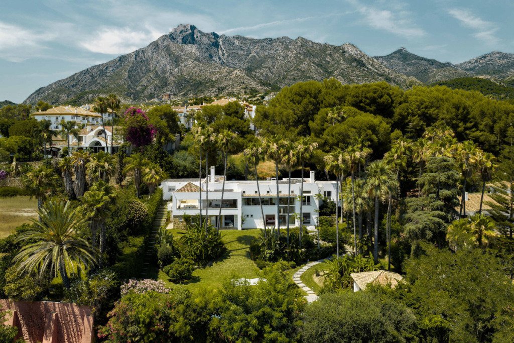 Detached Villa — The Golden Mile