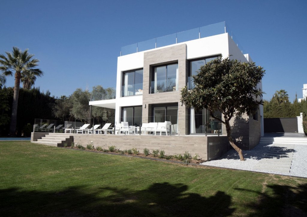 Detached Villa — Nueva Andalucía