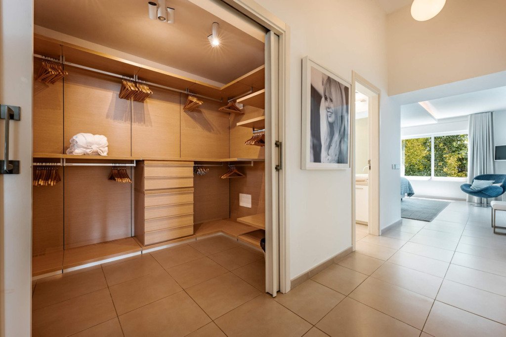 Detached Villa — The Golden Mile