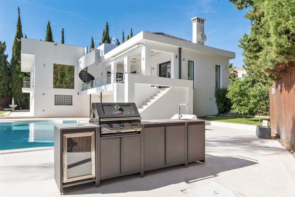 Villa – Chalet — Nueva Andalucía