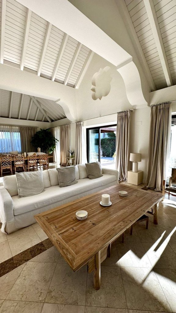 Detached Villa — The Golden Mile