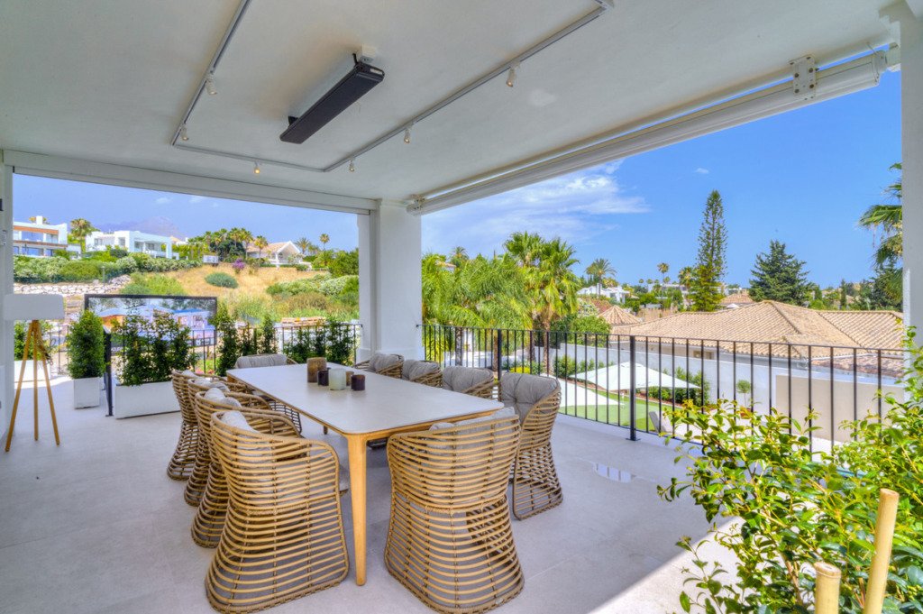 Detached Villa — Nueva Andalucía
