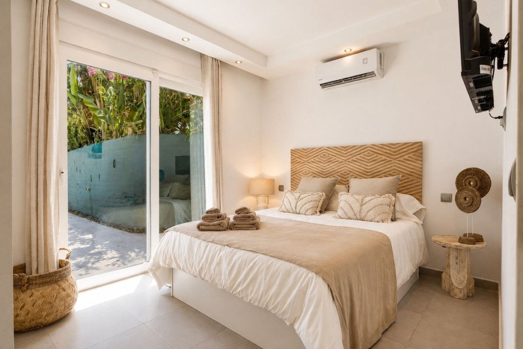 Detached Villa — New Golden Mile
