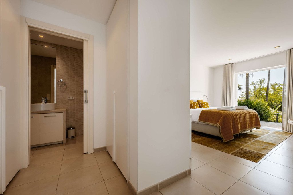 Detached Villa — The Golden Mile