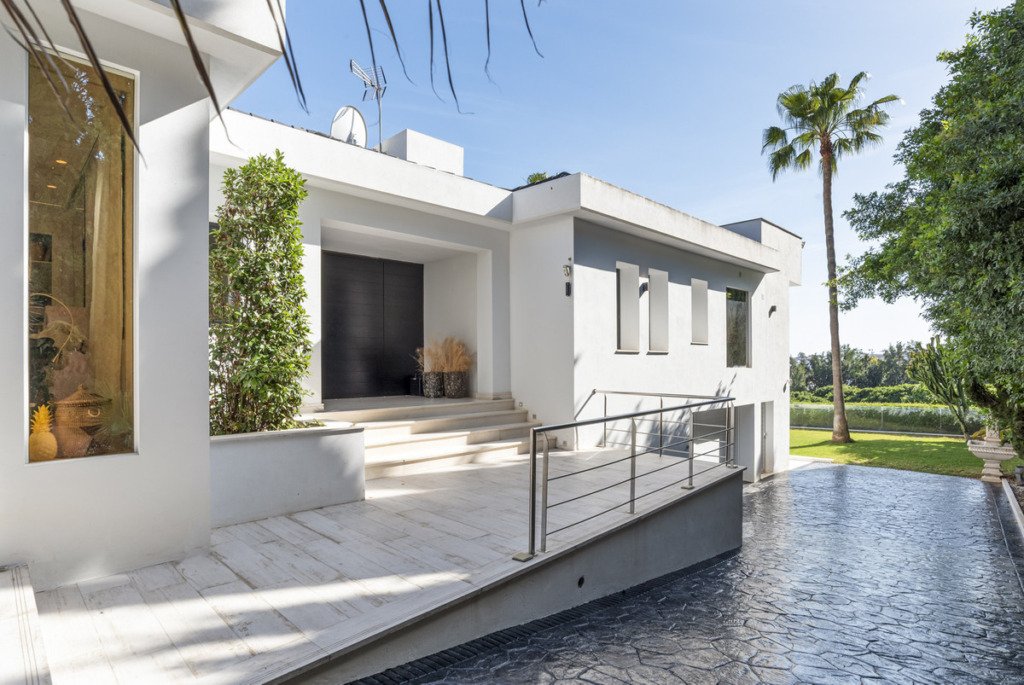 Villa – Chalet — Nueva Andalucía