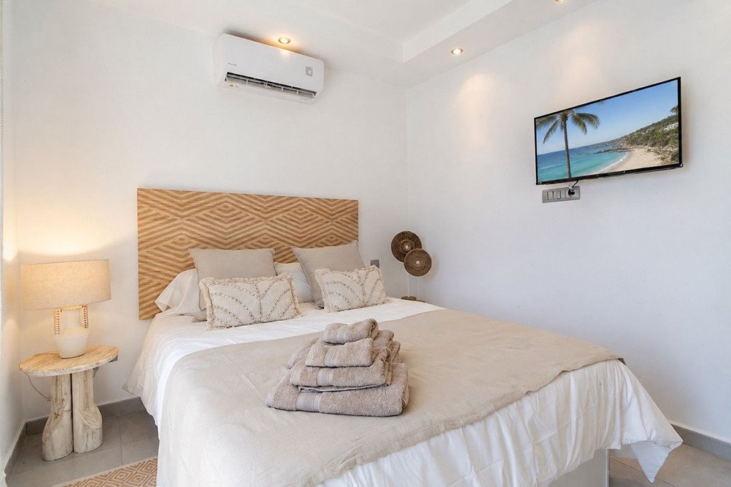 Detached Villa — New Golden Mile